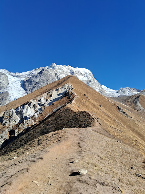 Langtang gosaikunda trek enroute kyanjin ri